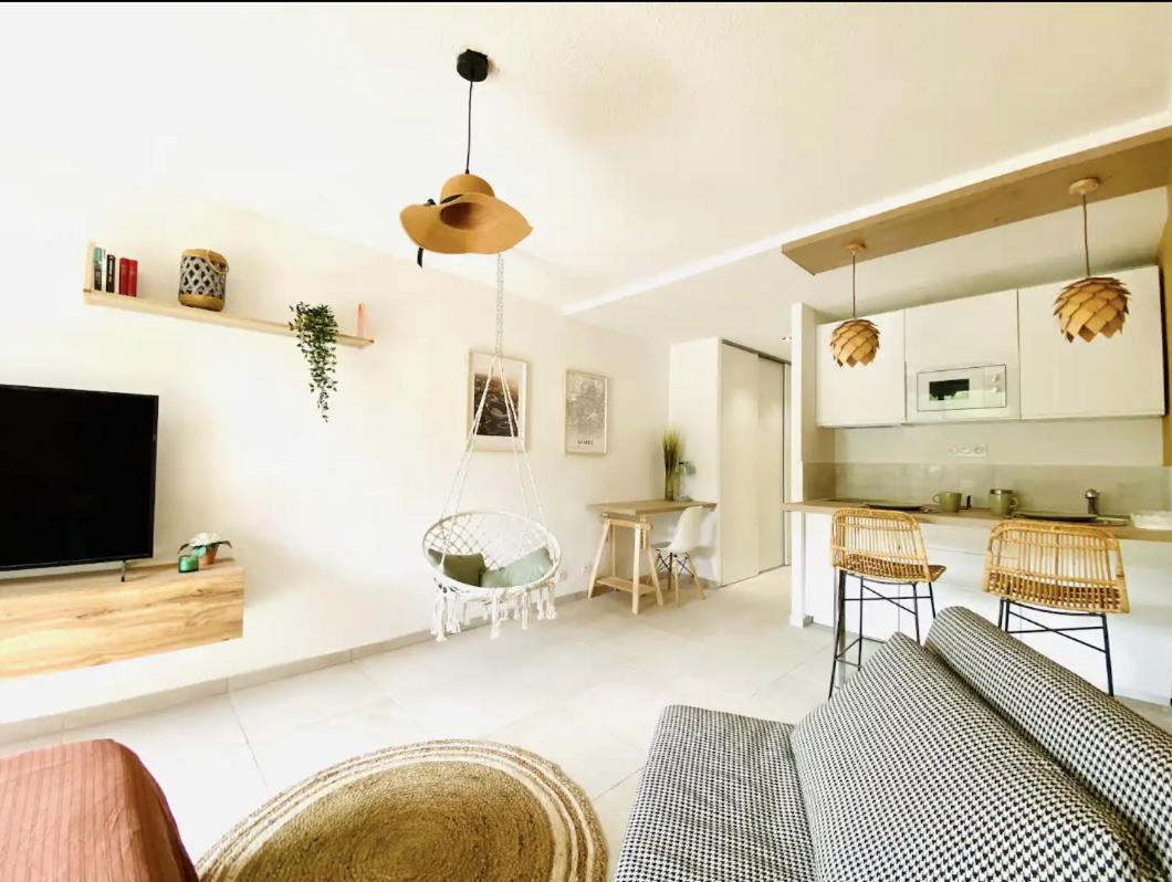 Studio Terrasse & Parking Gratuit En Residence Nîmes Exterior foto